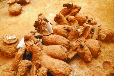 彩繪“兵馬俑”出土場(chǎng)景 資料圖片 彩繪“兵馬俑”出土場(chǎng)景 資料圖片